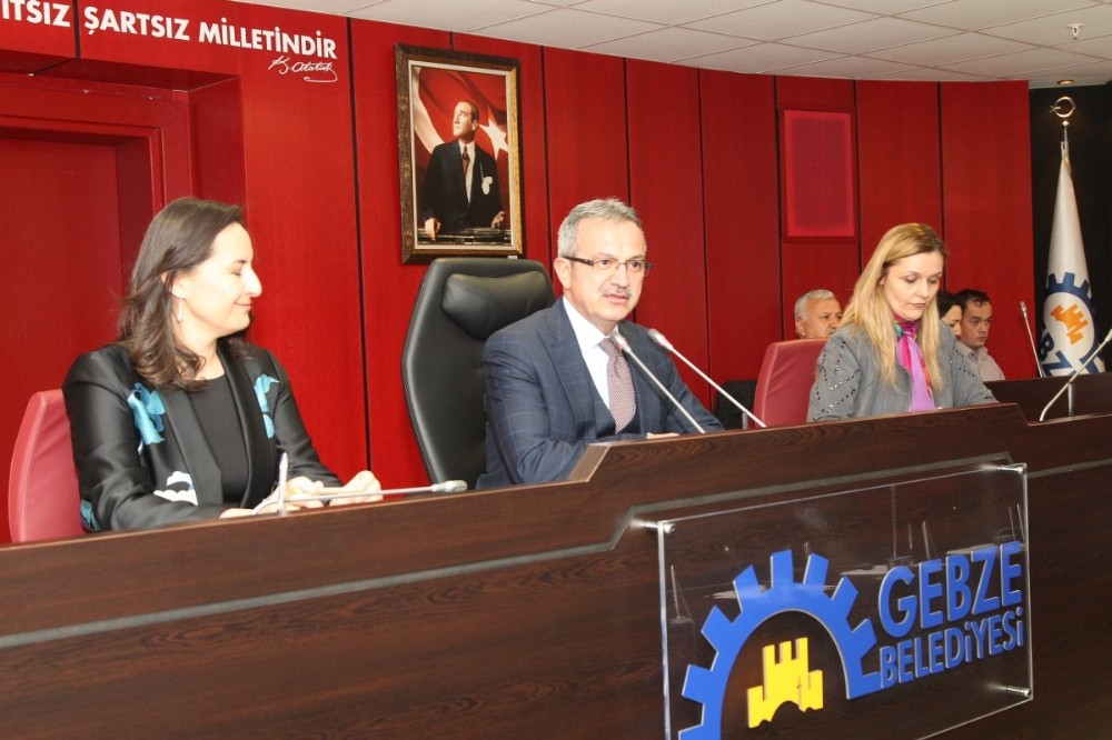 Başkan Köşker, meclis toplantısında veda etti 