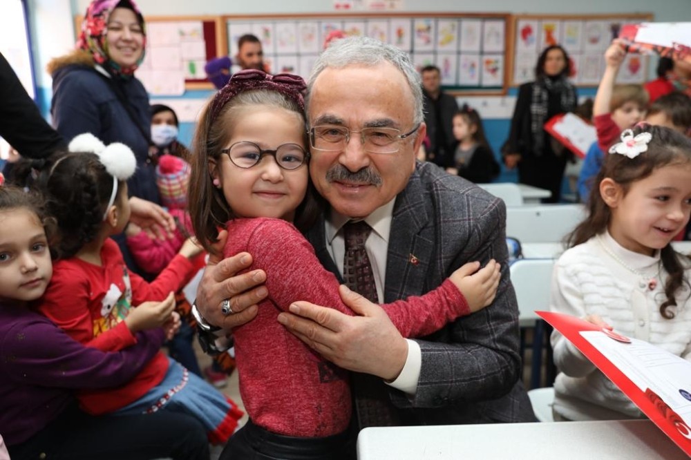 Başkan miniklerin karne sevincine ortak oldu 