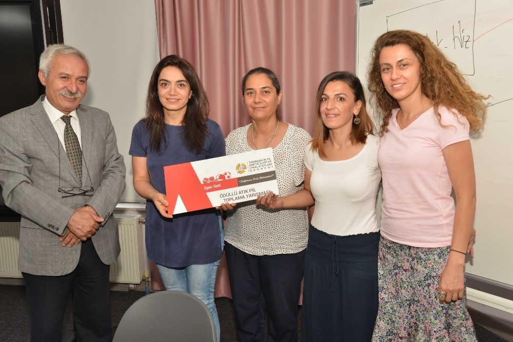 Başkan Mızraklı, atık pil toplayan okullara ödüllerini verdi 