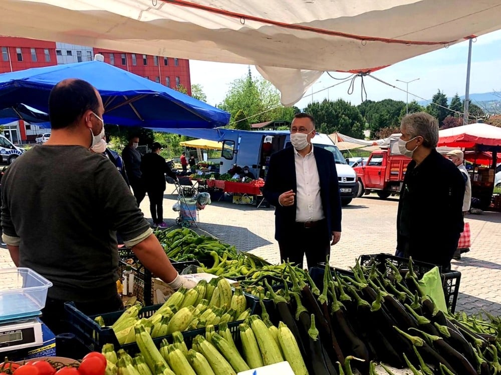 Başkan Mutlu Işıksu pazarları gezdi 