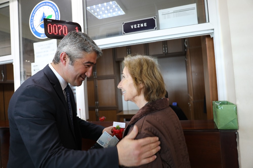 Başkan Oktay: “Emeğin öznesi kadınlardır” 