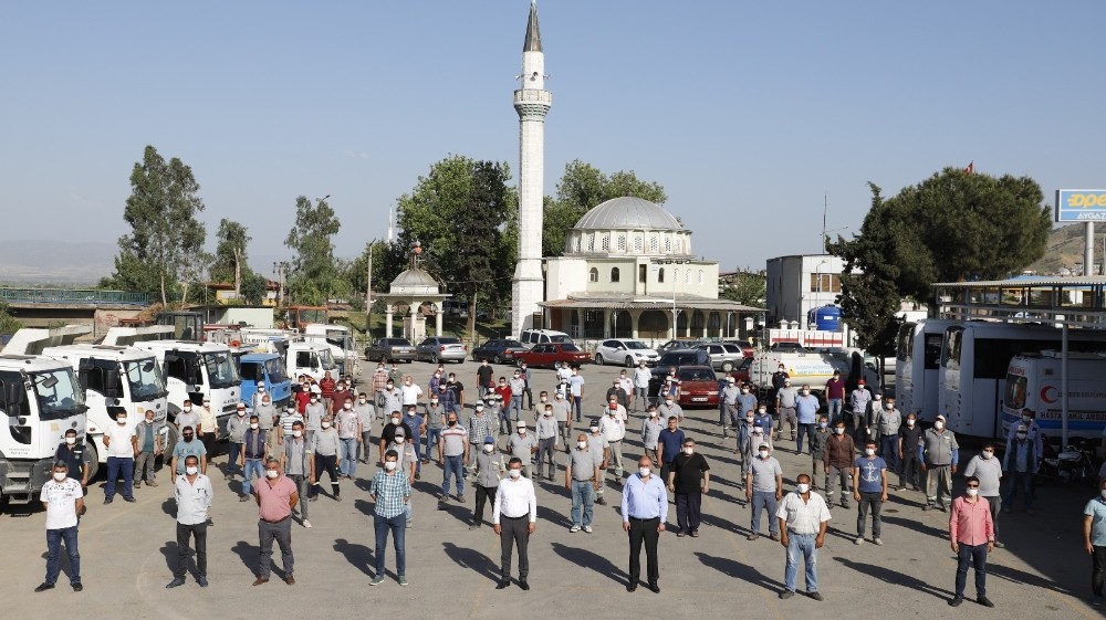 Başkan Öküzcüoğlu çalışanlarının bayramını kutladı 