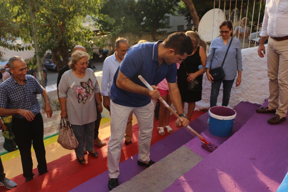 Başkan Ömer Günel’in ilk aday adayı olduğu merdivenler 6 yıl öncesi gibi boyandı 