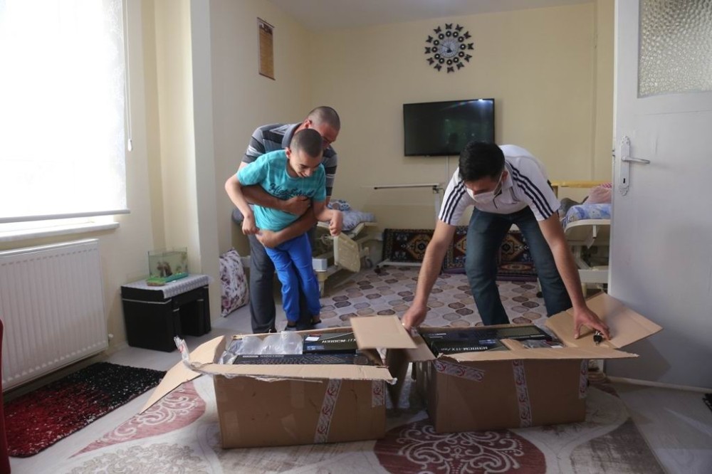 Başkan Oprukçu, ALS hastası kardeşlere duyarsız kalmadı 