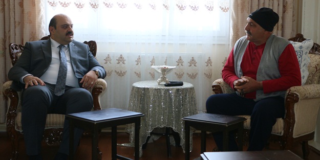 Başkan Orhan, yaşlı ve hastalara moral veriyor