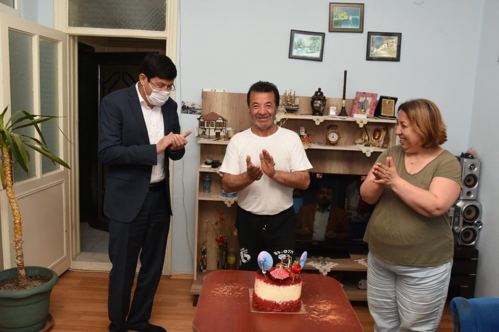Başkan Özcan 1 Mayıs’ta doğan emekçileri unutmadı 