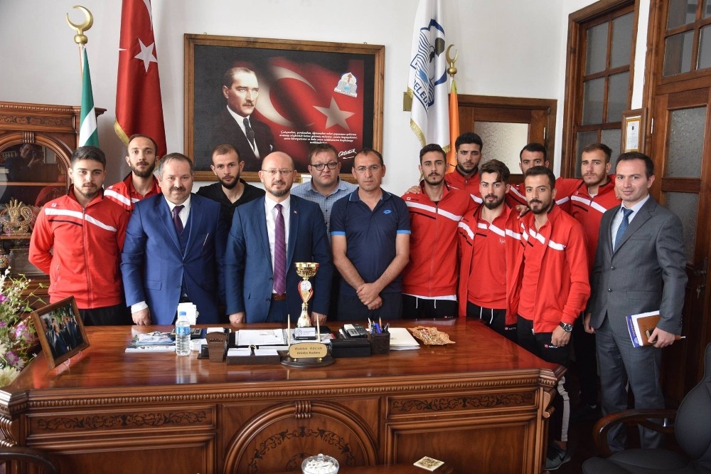 Başkan Özcan Niksarlıları final maçına davet etti 