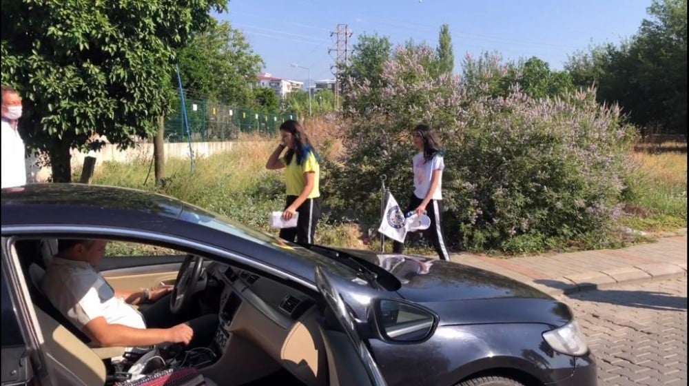 Başkan Özcan sınava geç kalan öğrencilere makam aracını tahsis etti 