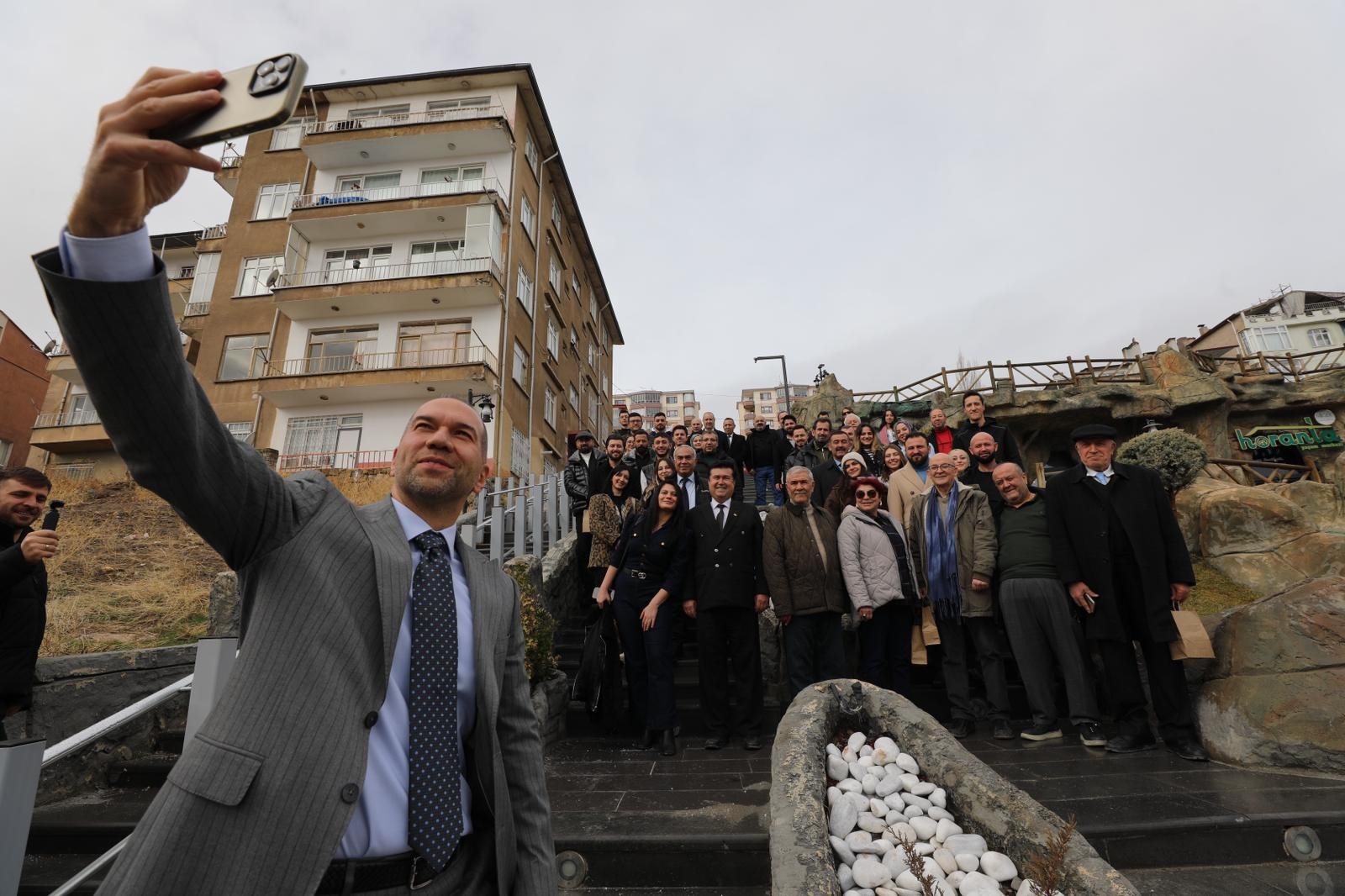 Başkan Özdemir, çalışan gazetecileri Horanta Yaşam Merkezi'nde ağırladı