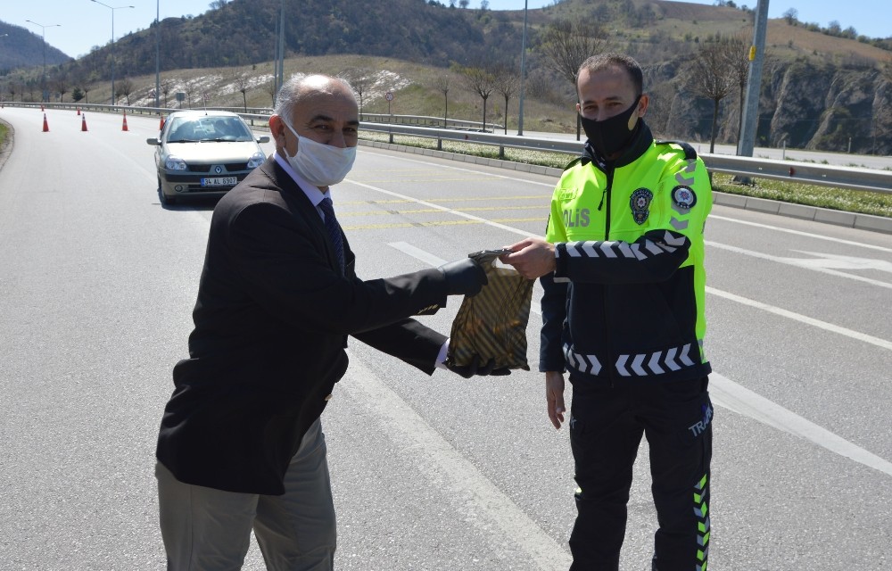 Başkan Özdemir’den polislere hediye 