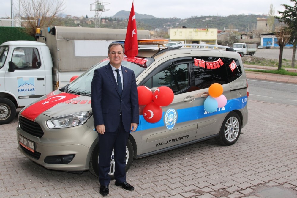 Başkan Özdoğan çocukların bayramını hediyelerle kutladı 