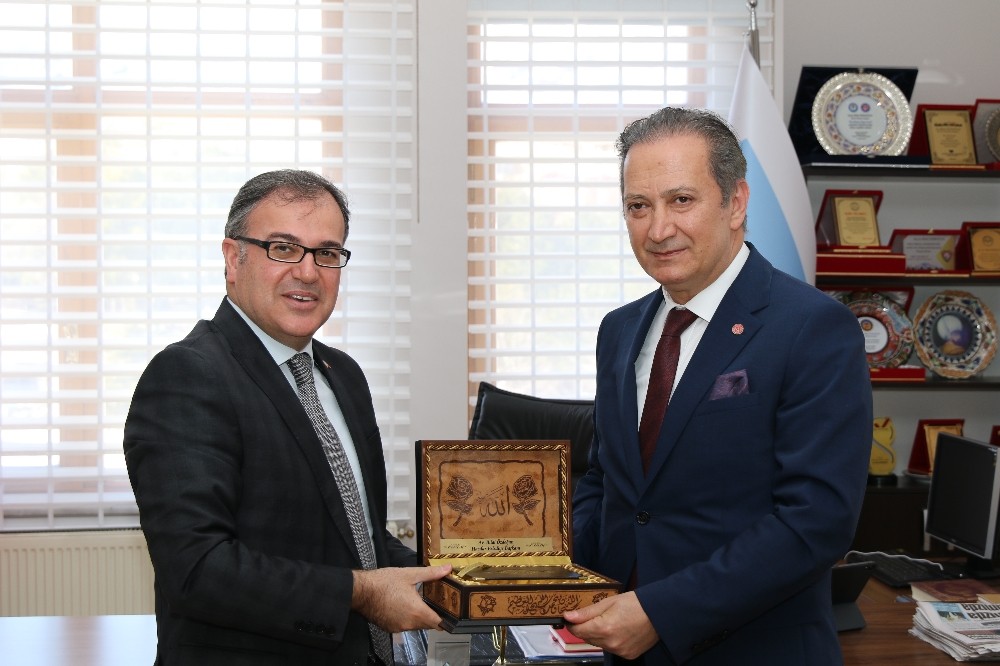 Başkan Özdoğan, “Hacılar için iş birliği içinde çalışıyoruz” 