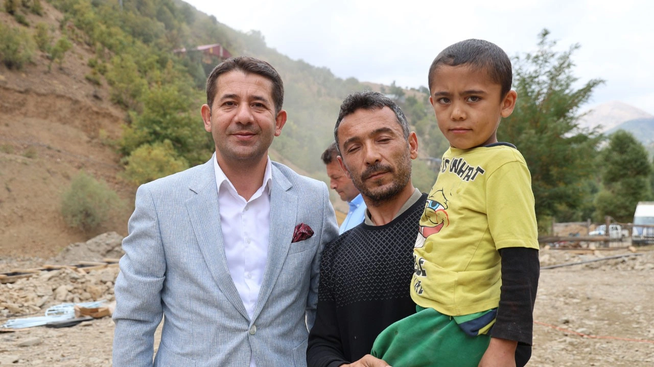 Başkan Özen’den çocuklara büyük jest! Çocukluk hayalini köyünde gerçeğe dönüştürdü