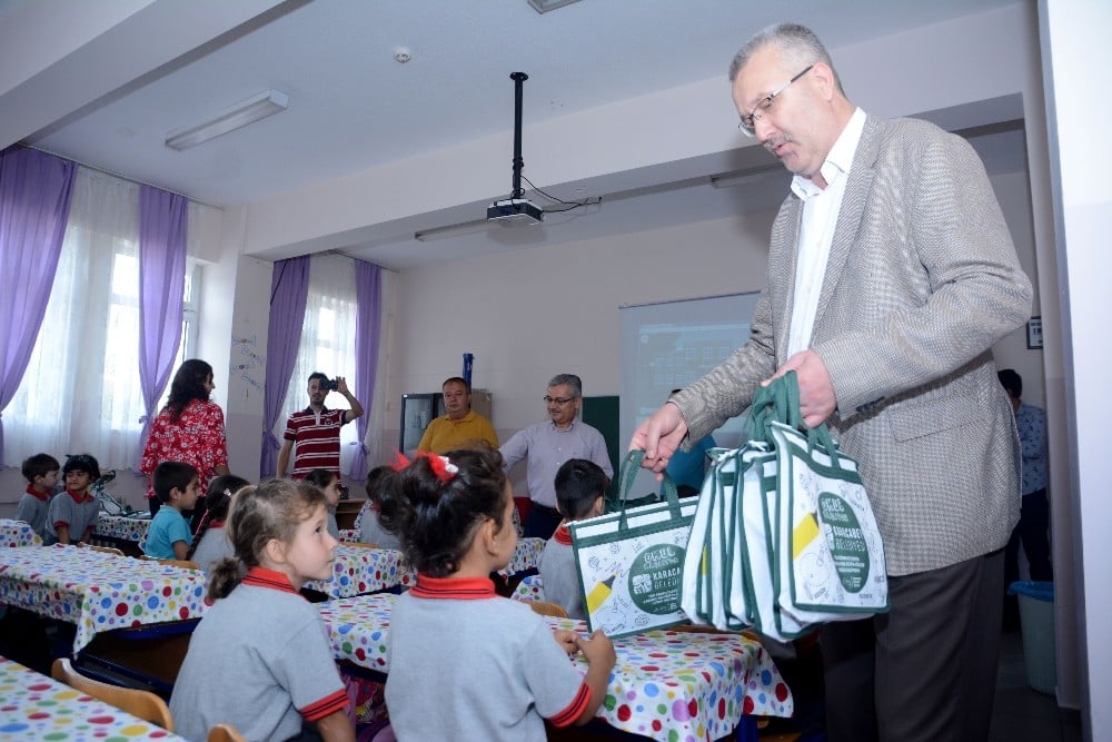 Başkan Özkan’dan öğrencilere hediye 
