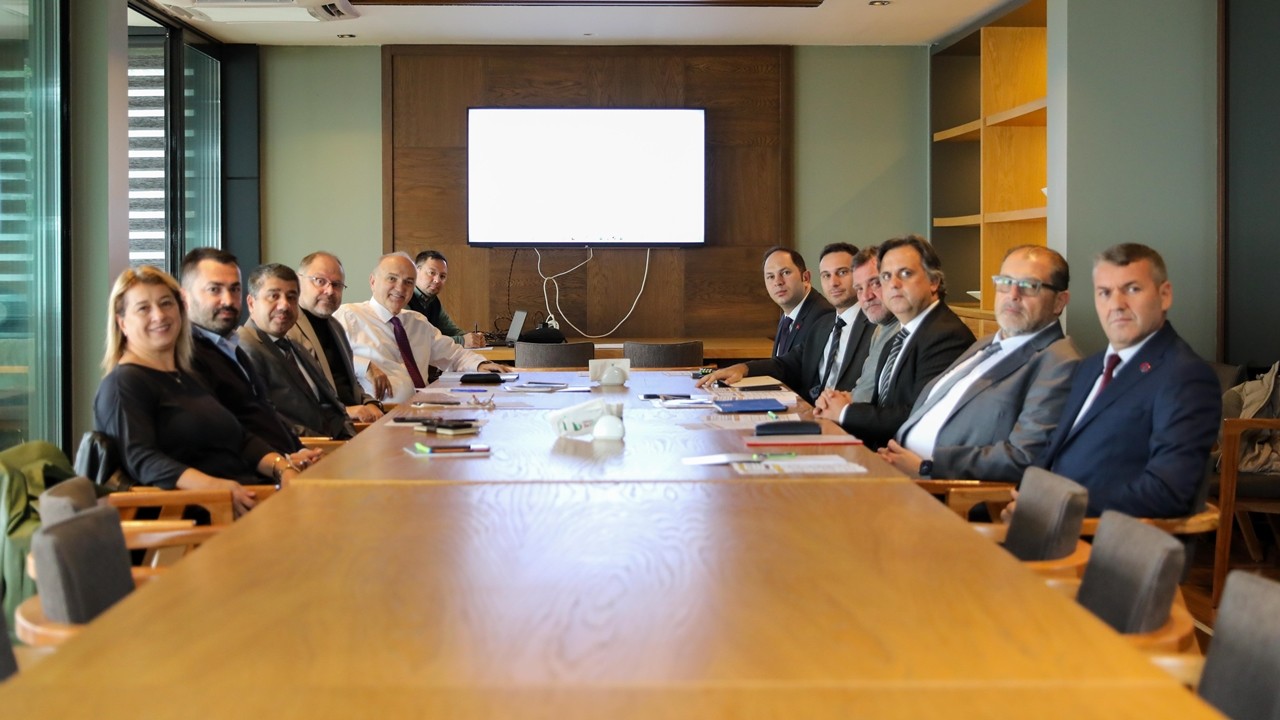 Başkan Özlü A takımı topladı