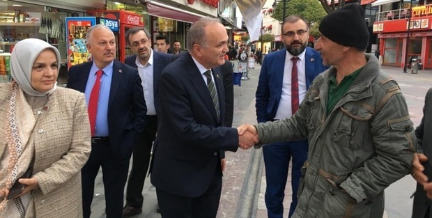 Başkan Özlü Düzceli esnaflarla kucaklaştı