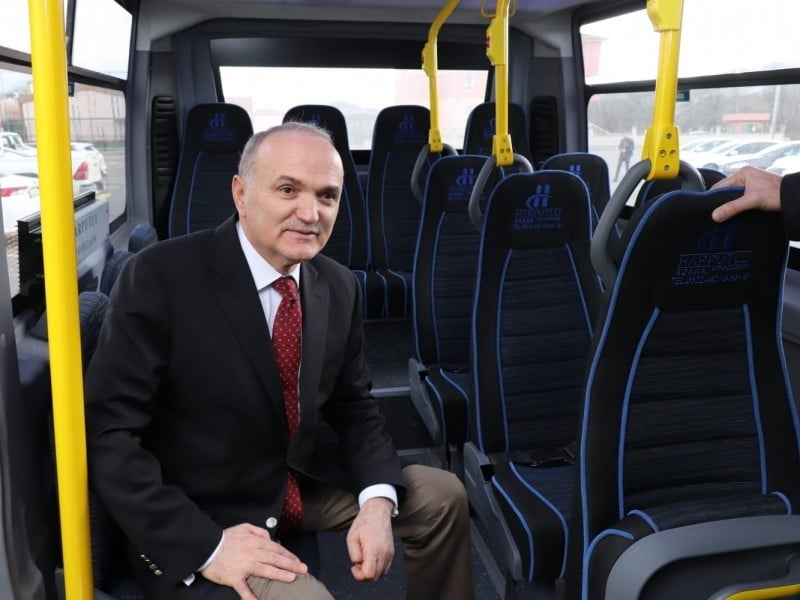 Başkan Özlü, örnek otobüsleri inceledi 