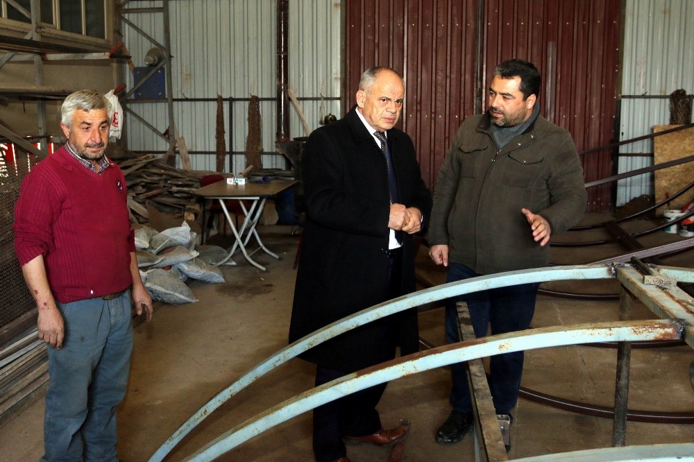Başkan Öztürk belediye üretim atölyesini gezdi 