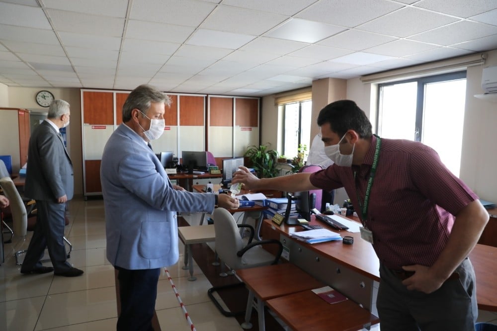 Başkan Palancıoğlu, ilk mesai gününde personeli ile bayramlaştı 