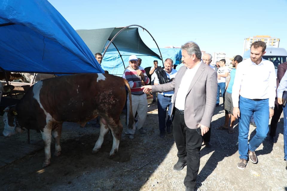 Başkan Palancıoğlu Kurban Pazarı’nda 