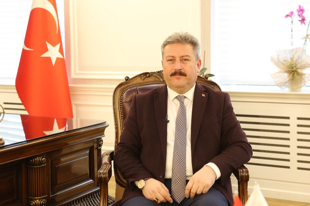 Başkan Palancıoğlu’ndan Karikatürist Suat Yalaz için başsağlığı mesajı 