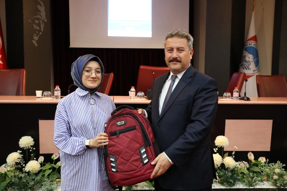 Başkan Palancıoğlu:”Öğrencilerimiz emeklerimizi boşa çıkarmadılar” 