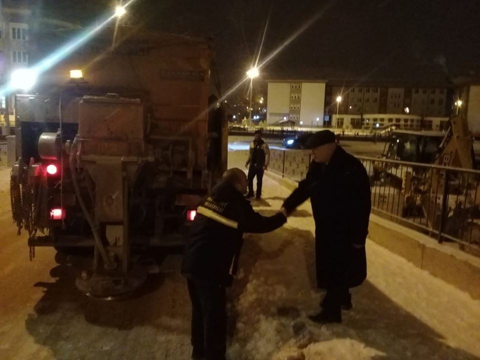 Başkan Pekmezci karla mücadele çalışmalarını inceledi 