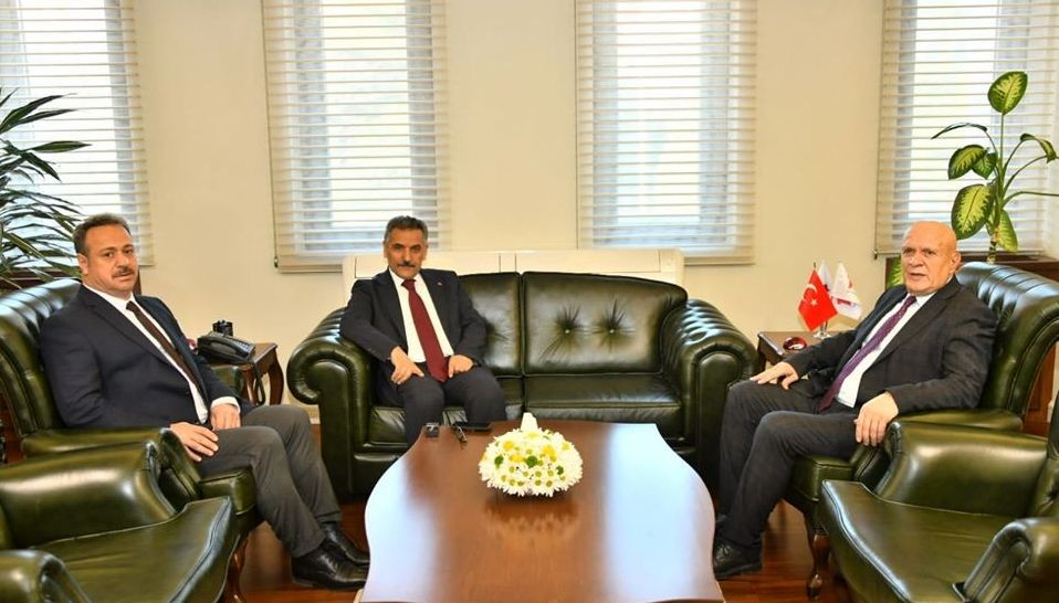 Başkan Pekmezci Vali Kaymak’ı ziyaret etti 