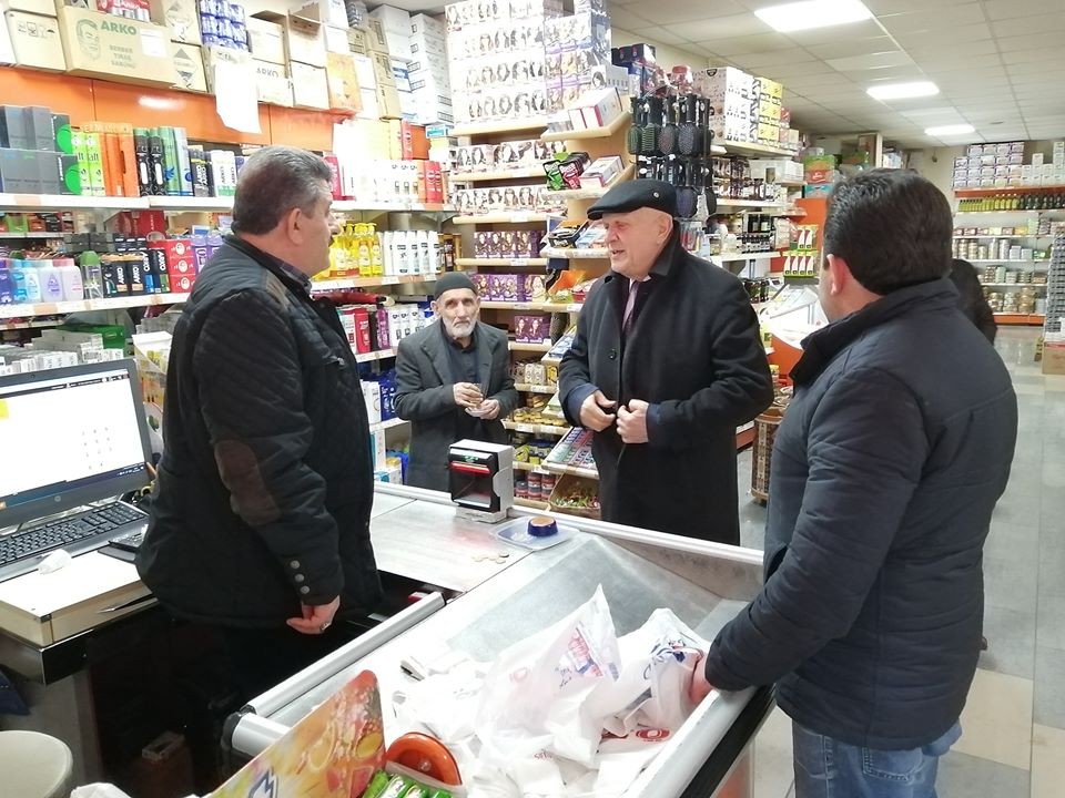 Başkan Pekmezci vatandaşların sorunlarını bire bir dinliyor 