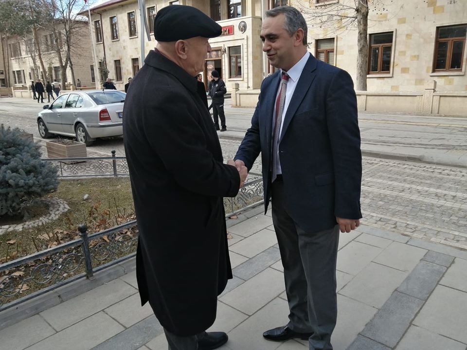 Başkan Pekmezci vatandaşlarla istişarelerini sürdürüyor 