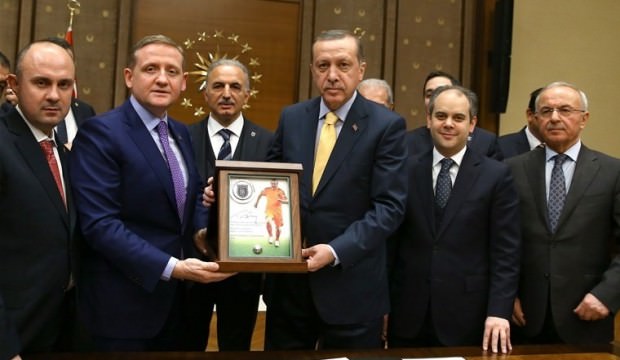 Başkan resmen açıkladı: Türk futbolcuların sözleşmesi TL'ye dönecek