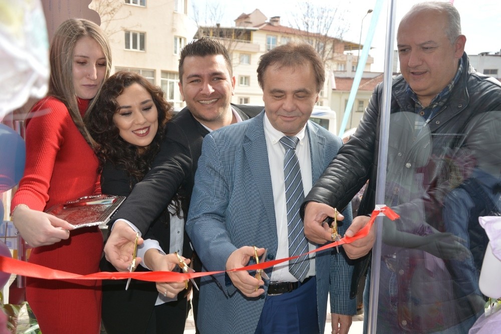 Başkan Şahin iş yeri açılışına katıldı 