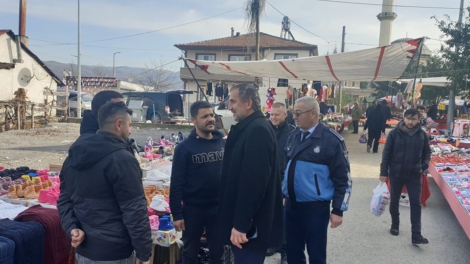 Başkan Şahin pazarcı esnafının sorunlarını dinledi 