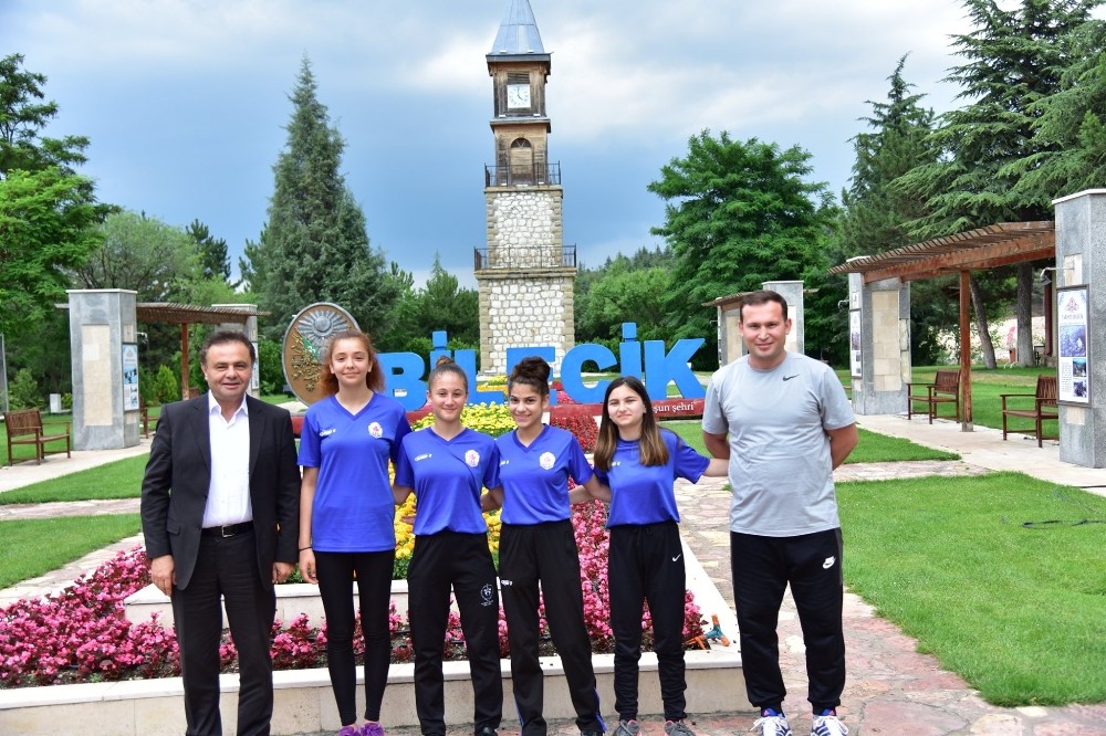 Başkan Şahin şampiyonları ağırladı 