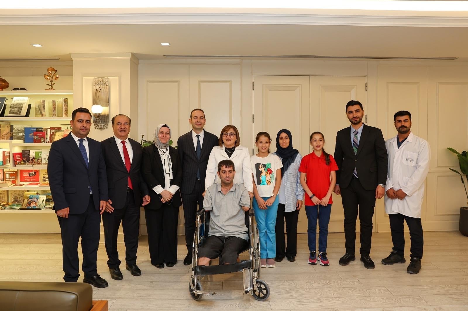 Başkan Şahin umut olduğu Burhan Doğruyol ile bir araya geldi