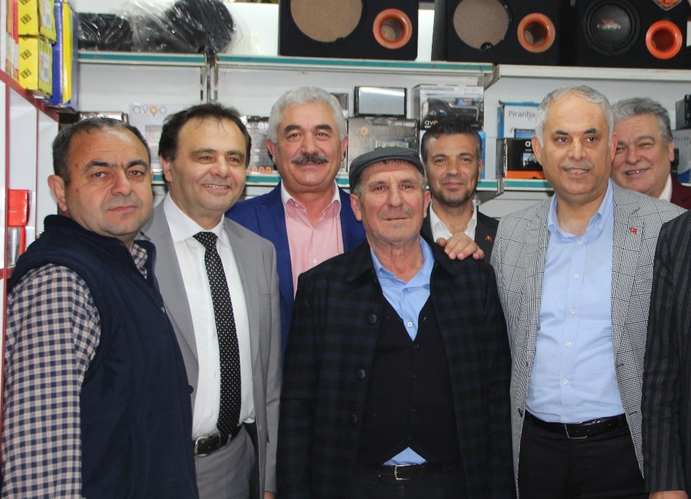 Başkan Şahin ve Yaman, Küçük Sanayi Sitesi’nde bir işyeri açılışına katıldı 