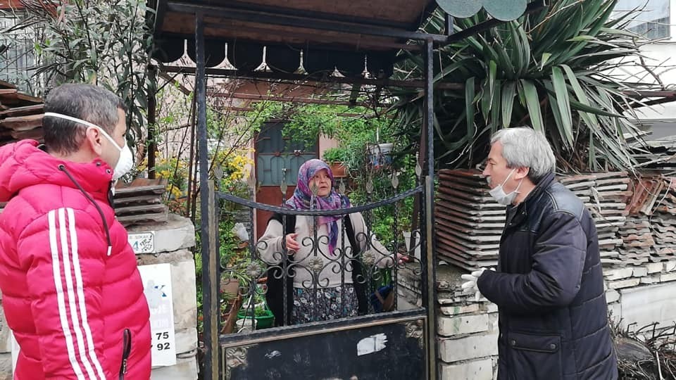 Başkan Şahin yaşlıları ziyaret edip dualarını aldı 