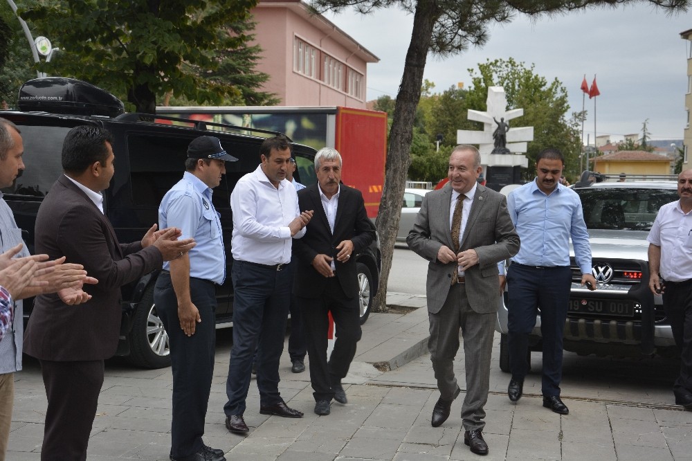 Başkan Şahiner görevine başladı 