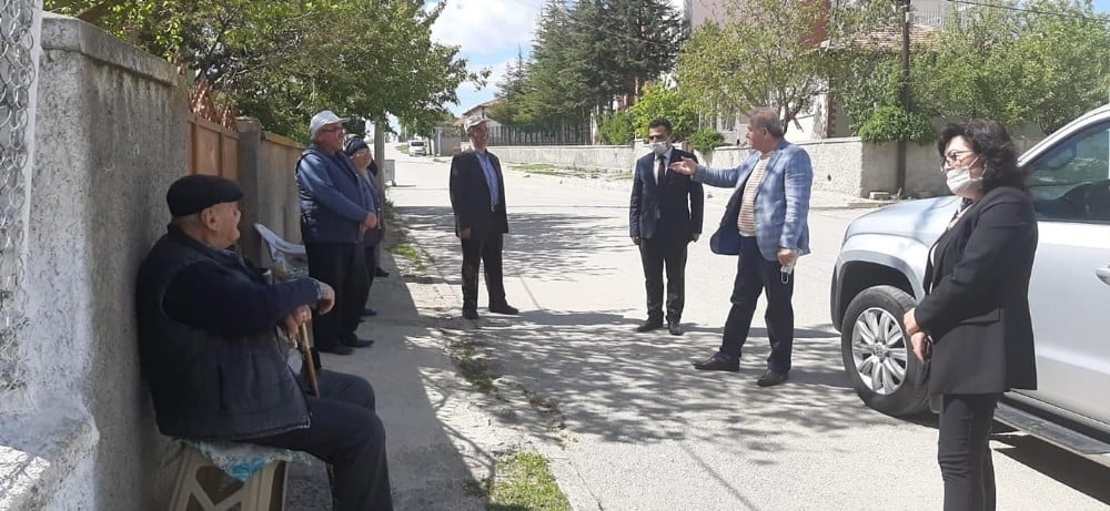 Başkan Şahiner yardım paketi dağıttı 