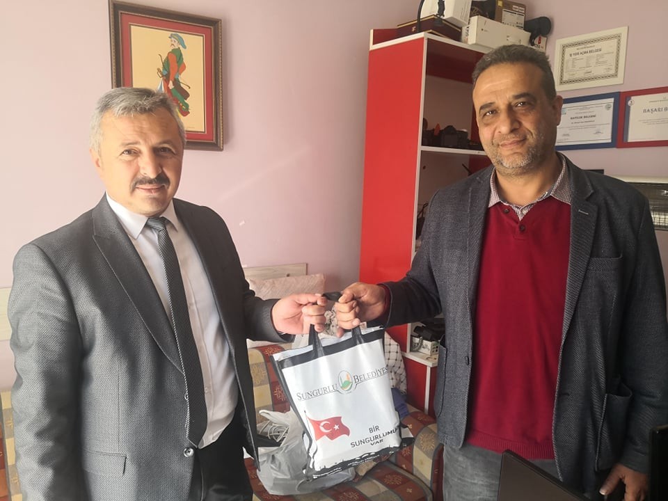 Başkan Şahiner’den gazetecilere jest 