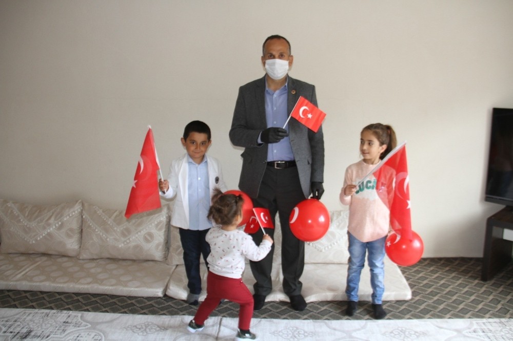 Başkan Saklı’dan çocuklara 23 Nisan sürprizi 