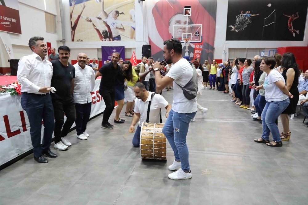 Başkan Sandal, belediye personeliyle bayramlaştı 