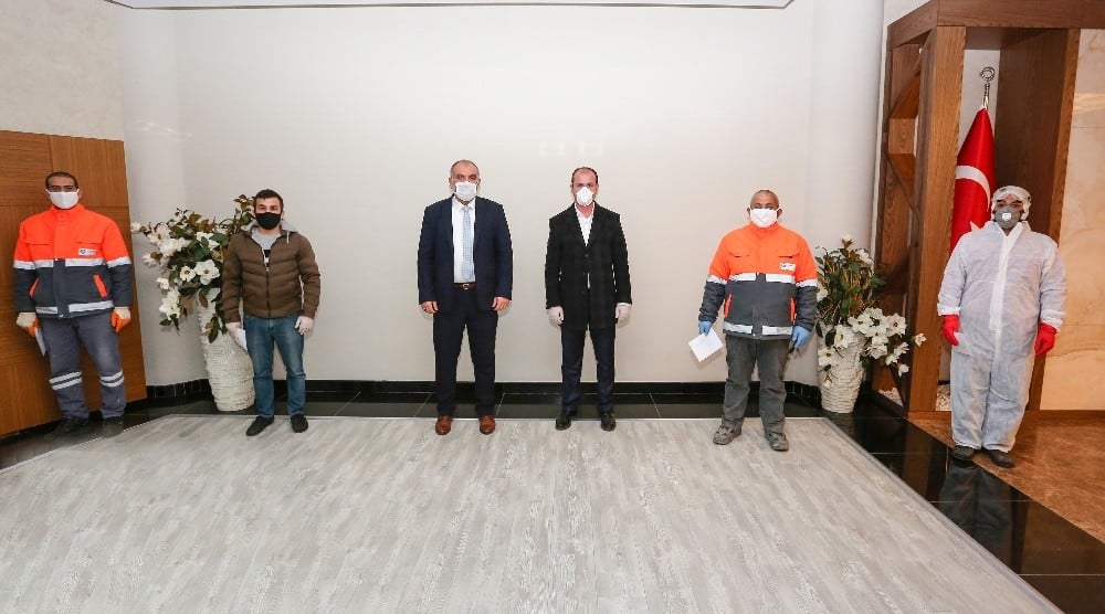 Başkan Sandıkçı, salgınla mücadele ekibini ödüllendirdi 