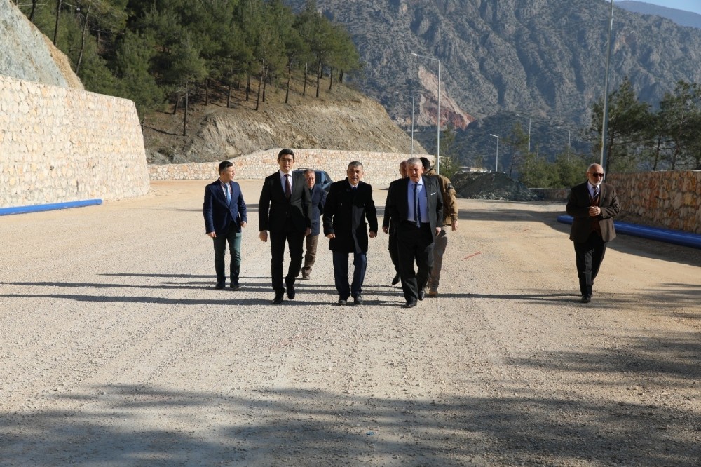Başkan Sarı: “Kale Yolu çalışmalarımızda sona geldik” 