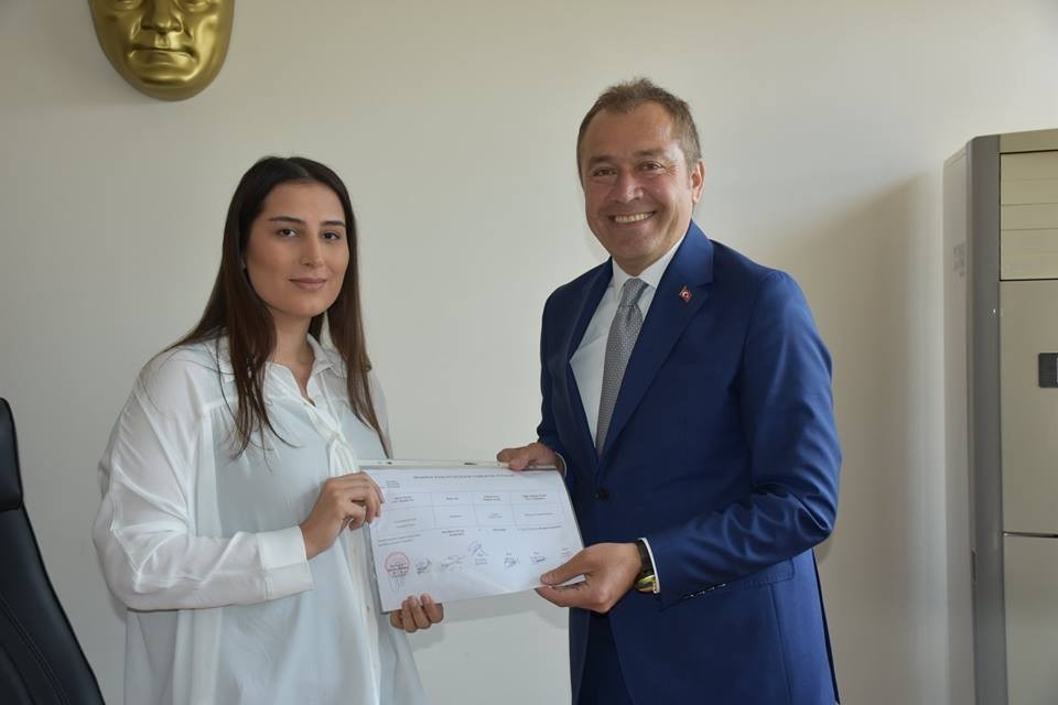 Başkan Savaş, mazbatasını alıp göreve başladı 