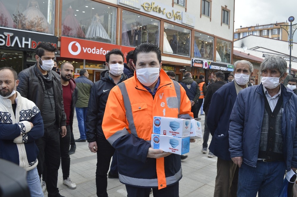 Başkan Sayan: “CHP’li belediyelere maske gönderebiliriz” 