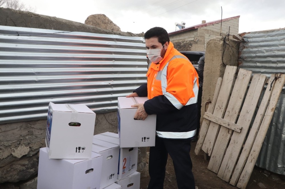 Başkan Sayan, her gün Vefa Sosyal Destek Grubu adına çalışıyor 