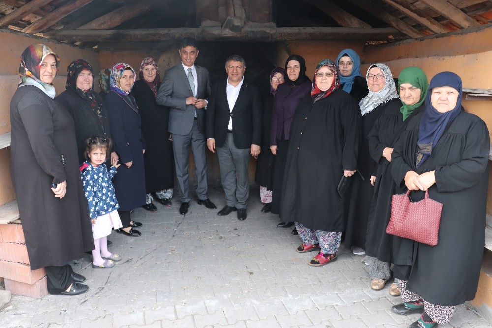Başkan Şayir’den Köseler Mahallesi kadınlarına özel hediyeler 