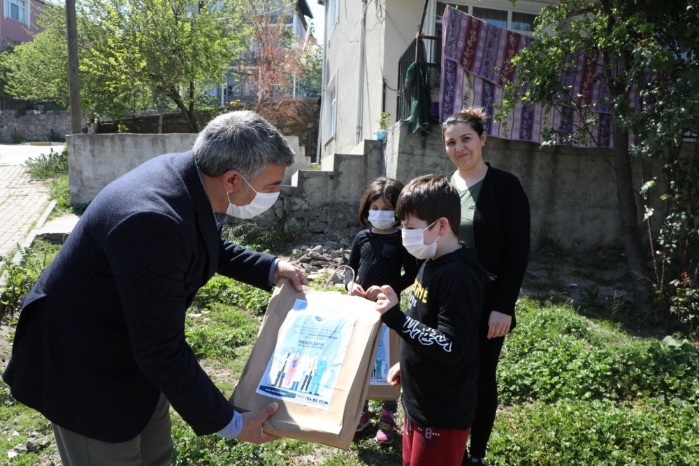Başkan Şayir’den sağlık çalışanlarının çocuklarına erken 23 Nisan sürprizi 