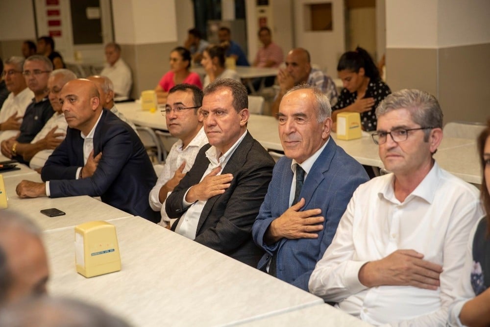 Başkan Seçer, Cemevinde lokmaları paylaştı 